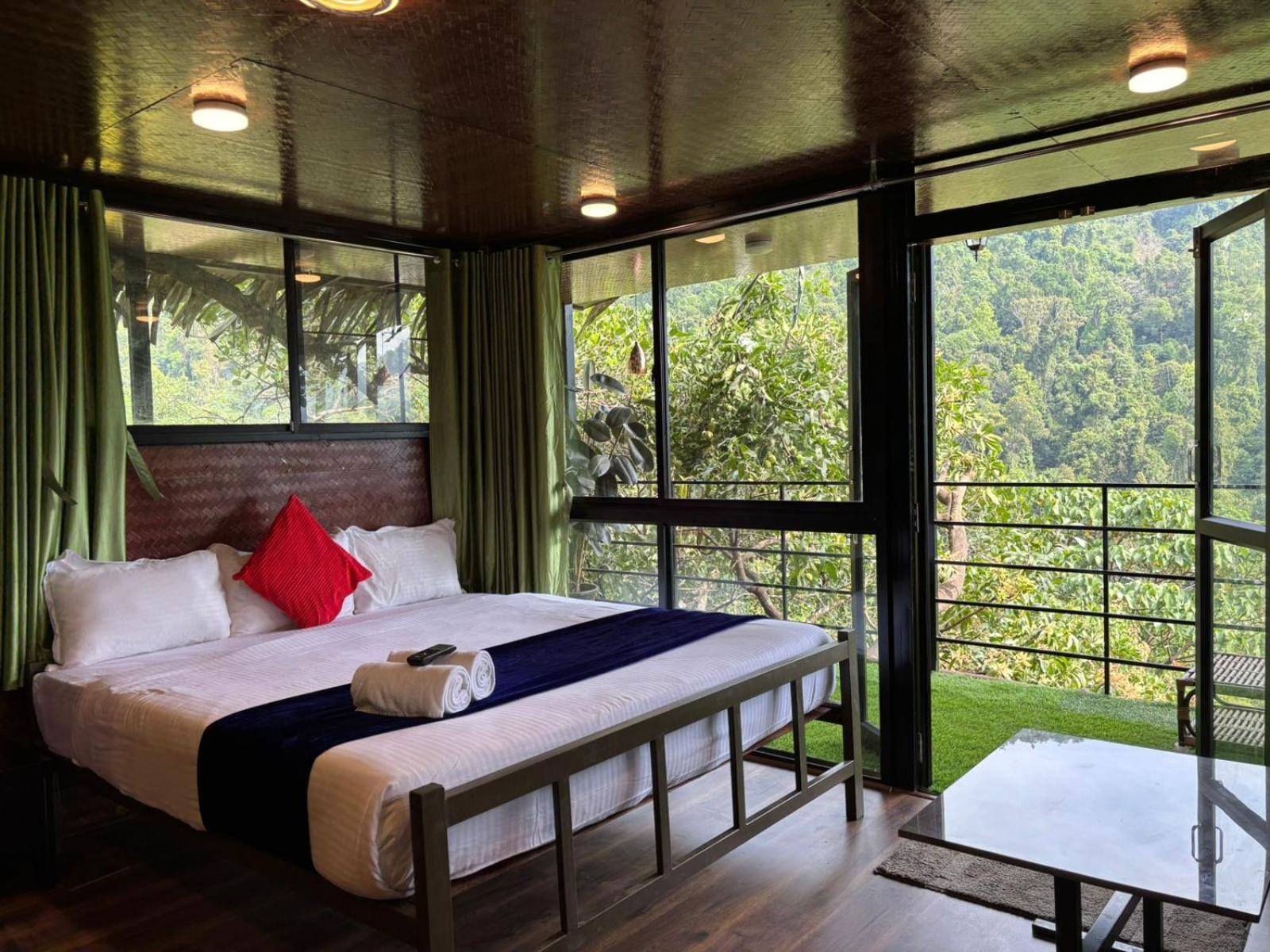 Paithalmala Holistic Stay Eco-Resort & Ayurvedic Retreat מראה חיצוני תמונה